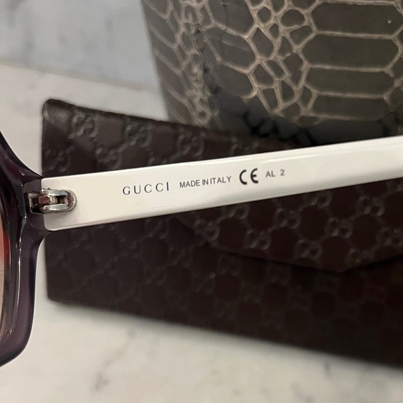 Authentic Gucci sunglasses with Gucci foldable case - Picture 4 of 14